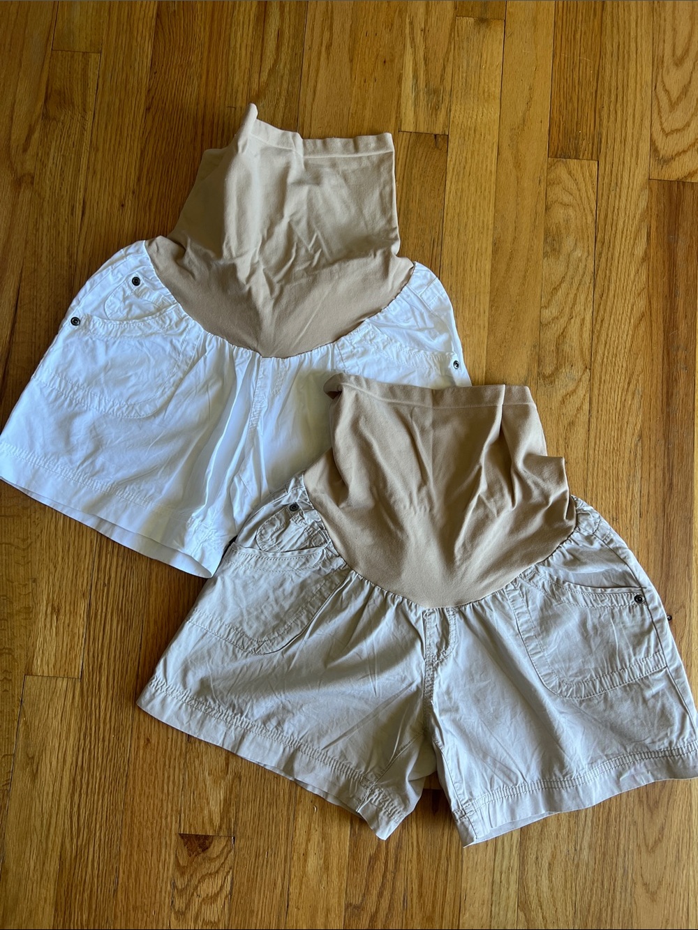 2! Motherhood Beige and White Maternity Shorts